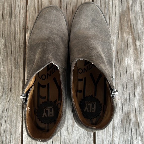 Booties Fly London charcoal gray suede ankle 1 1/2 wedge zip premium lea… - Picture 5 of 11